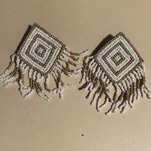 3/$20 🌟 white and gold beaded earrings